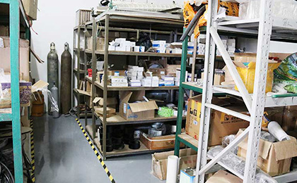 高低溫試驗箱廠家倉庫